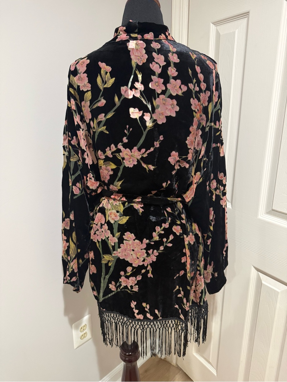 Lucy Paris Black Velvet Floral burnout Kimono Robe with Pink Flowers Sz Large - Picture 4 of 13